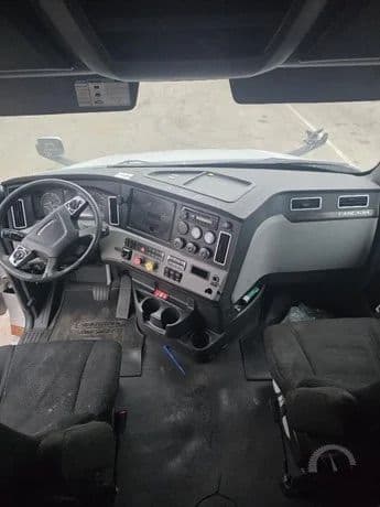 2019 Freightliner Cascadia 126 thumbnail 10