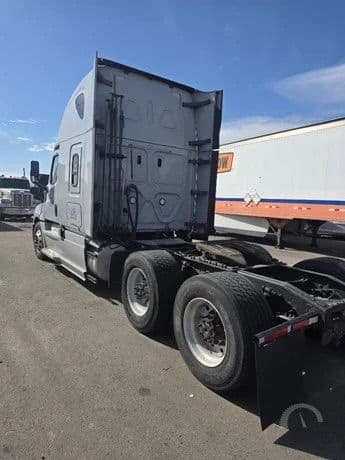 2019 Freightliner Cascadia 126 thumbnail 6