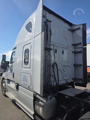 2019 Freightliner Cascadia 126 thumbnail 7