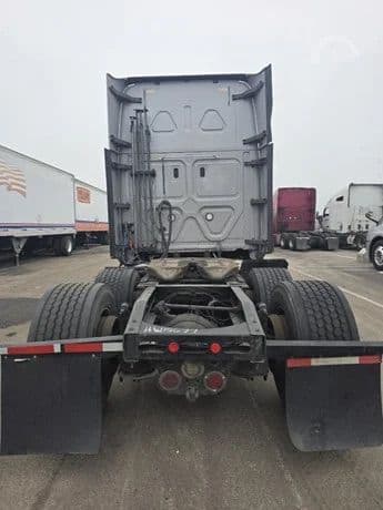 2019 Freightliner Cascadia 126 thumbnail 9