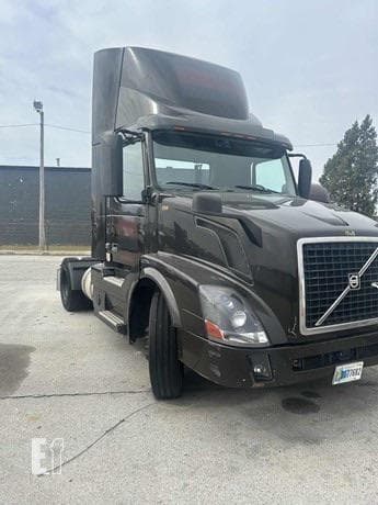 2016 Volvo VNL42T300 Day Cab