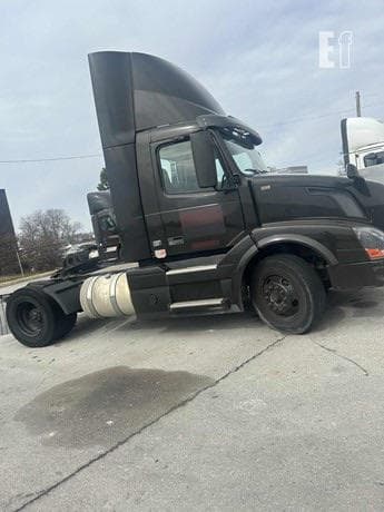 2016 Volvo VNL42T300 Day Cab thumbnail 10