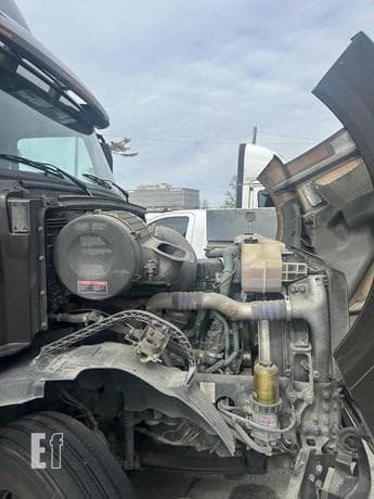2016 Volvo VNL42T300 Day Cab thumbnail 8
