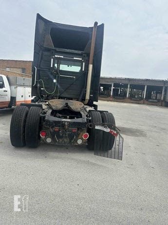 2016 Volvo VNL42T300 Day Cab thumbnail 9