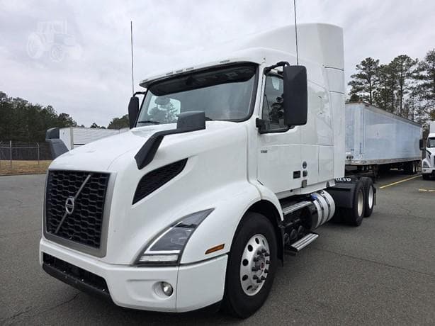 2021 Volvo VNR64T640