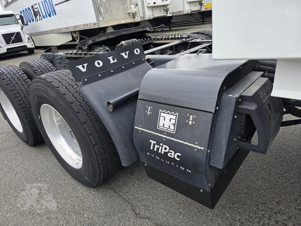 2021 Volvo VNR64T640 thumbnail 9