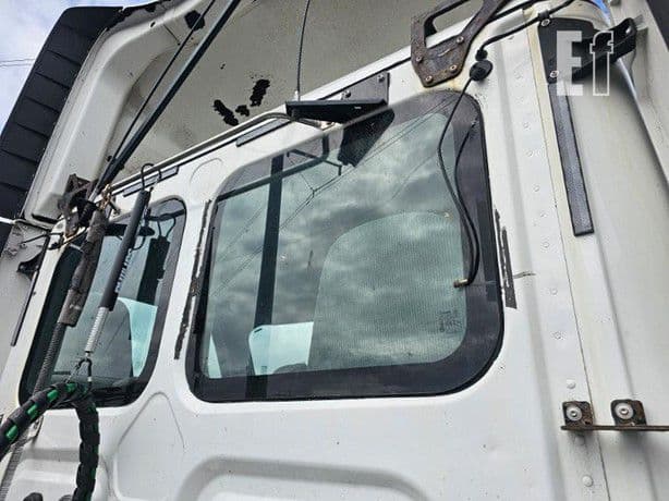 2018 Freightliner Cascadia 125 thumbnail 14