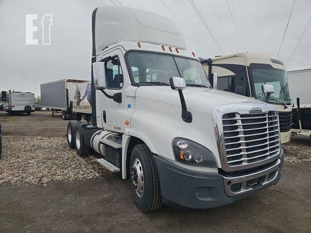 2018 Freightliner Cascadia 125 thumbnail 2
