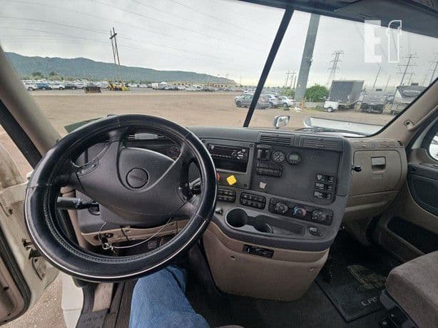2018 Freightliner Cascadia 125 thumbnail 5