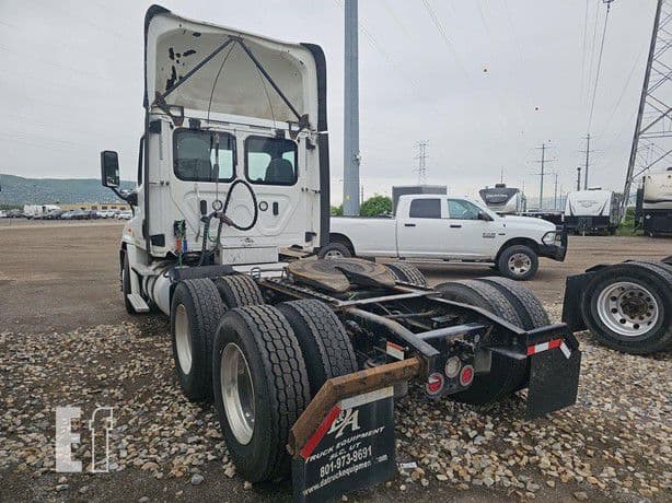 2018 Freightliner Cascadia 125 thumbnail 6