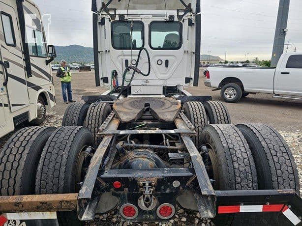 2018 Freightliner Cascadia 125 thumbnail 8