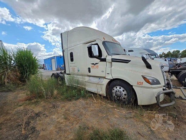 2020 Freightliner Cascadia 126