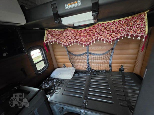 2020 Freightliner Cascadia 126 thumbnail 10
