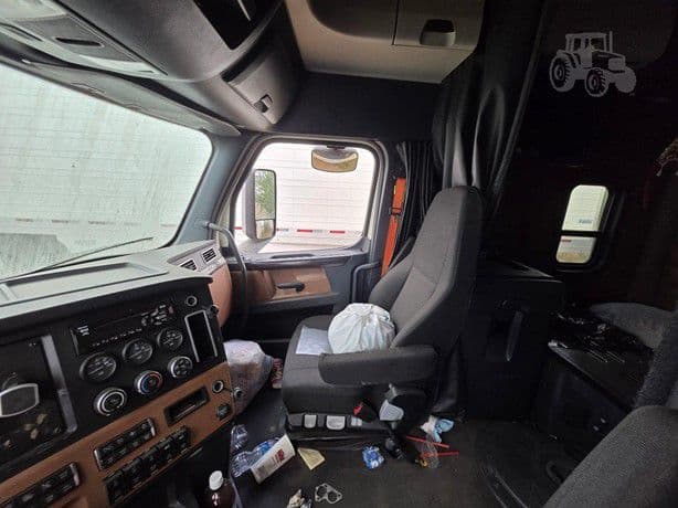 2020 Freightliner Cascadia 126 thumbnail 11