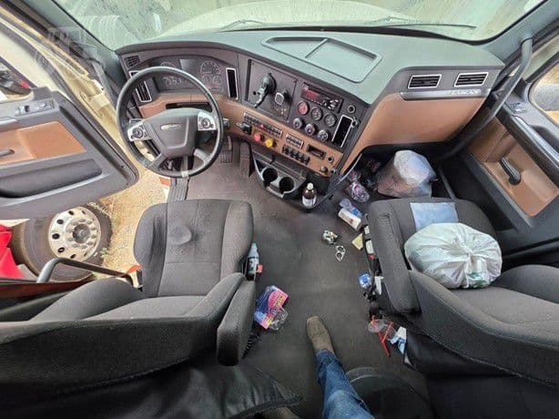 2020 Freightliner Cascadia 126 thumbnail 12