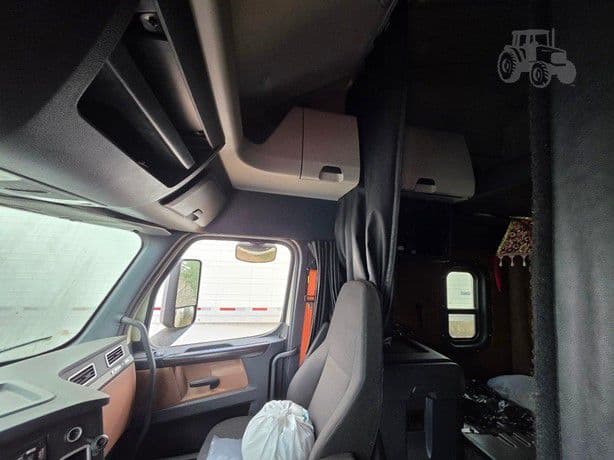 2020 Freightliner Cascadia 126 thumbnail 13