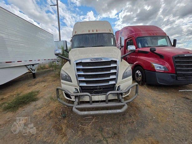 2020 Freightliner Cascadia 126 thumbnail 5