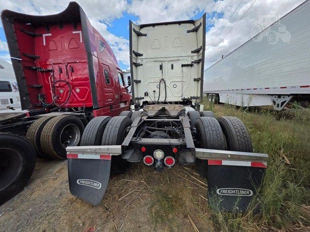 2020 Freightliner Cascadia 126 thumbnail 6