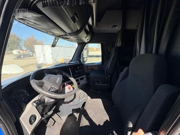 2019 Freightliner Cascadia 126 thumbnail 15
