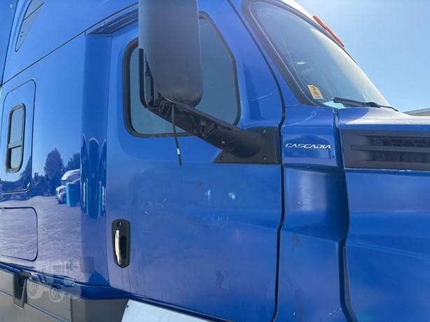 2019 Freightliner Cascadia 126 thumbnail 19