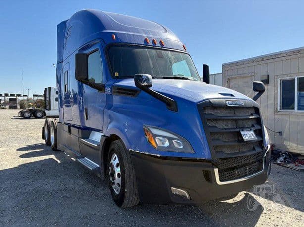 2019 Freightliner Cascadia 126 thumbnail 2