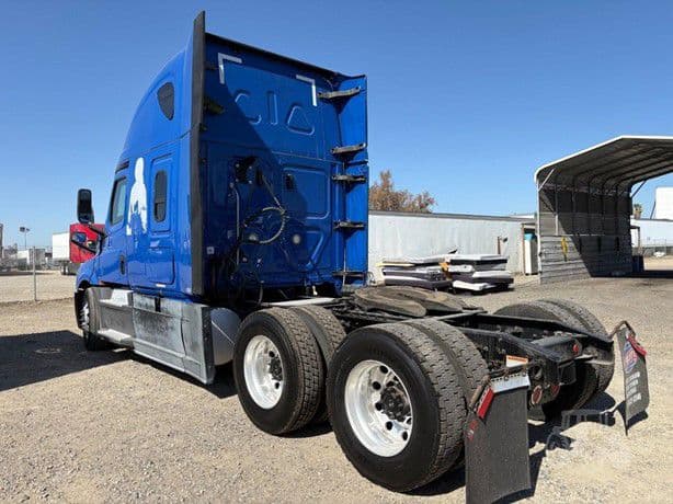 2019 Freightliner Cascadia 126 thumbnail 6