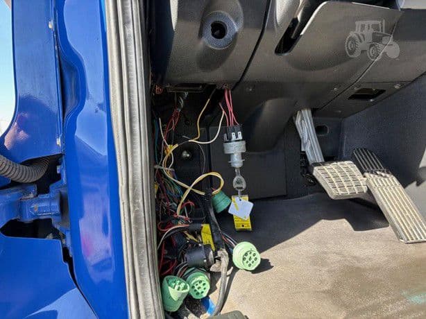 2019 Freightliner Cascadia 126 thumbnail 9