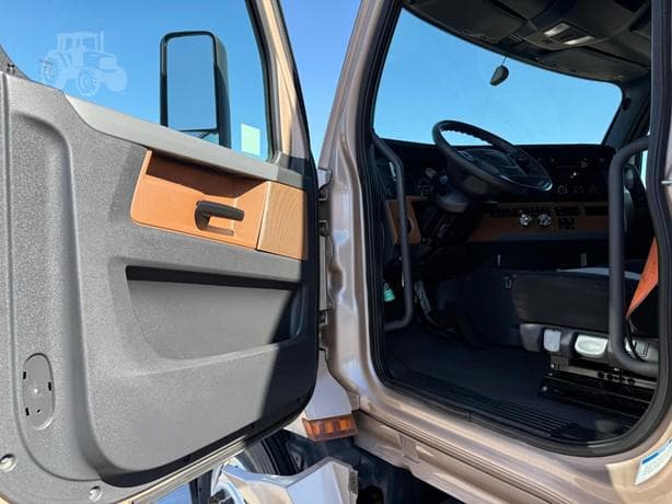 2018 Freightliner Cascadia 126 thumbnail 15