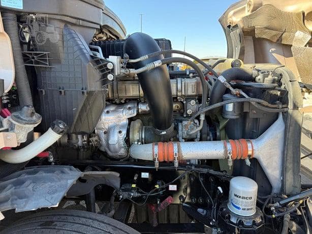 2018 Freightliner Cascadia 126 thumbnail 16