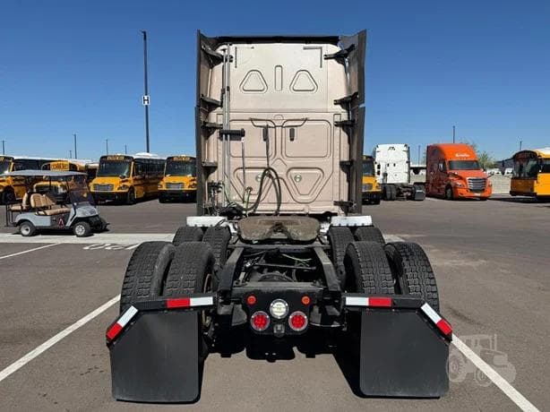 2018 Freightliner Cascadia 126 thumbnail 3