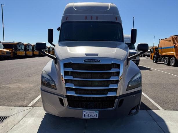 2018 Freightliner Cascadia 126 thumbnail 4