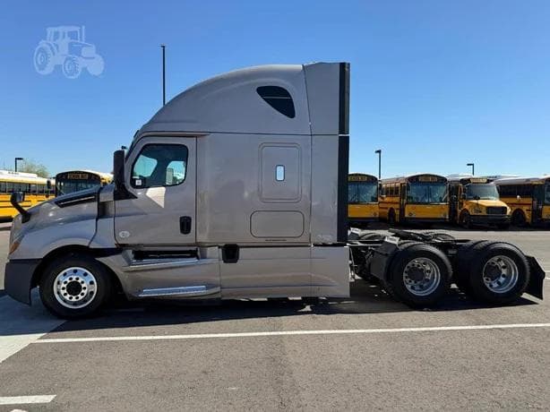 2018 Freightliner Cascadia 126 thumbnail 6