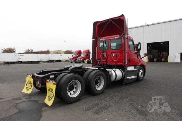 2019 Freightliner Cascadia 126 Day Cab thumbnail 2