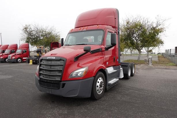 2019 Freightliner Cascadia 126 Day Cab thumbnail 3