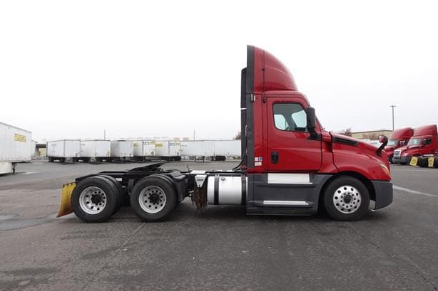 2019 Freightliner Cascadia 126 Day Cab thumbnail 7