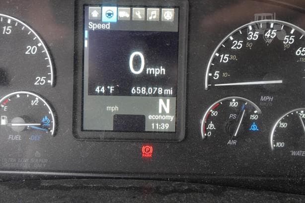 2019 Freightliner Cascadia 126 Day Cab thumbnail 8