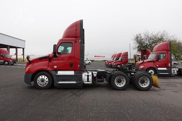 2019 Freightliner Cascadia 126 Day Cab thumbnail 9