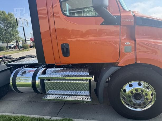 2019 Freightliner Cascadia 116 thumbnail 5