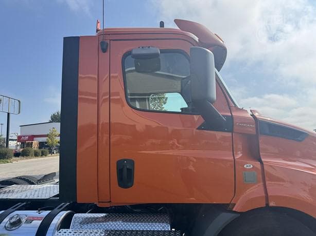 2019 Freightliner Cascadia 116 thumbnail 6