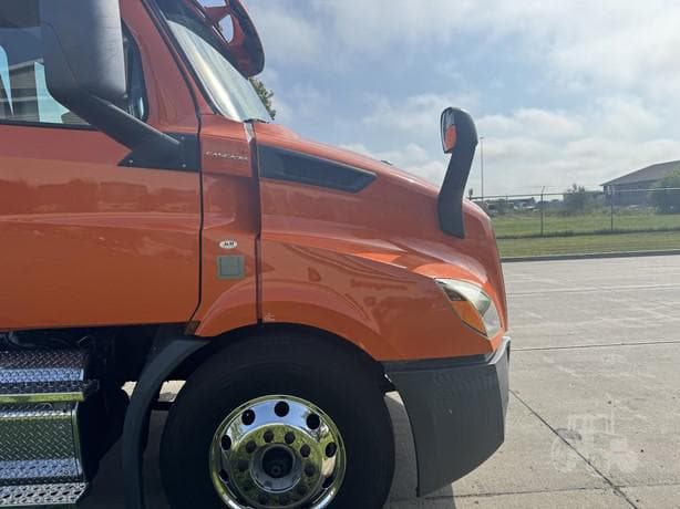 2019 Freightliner Cascadia 116 thumbnail 8